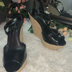 Black wedges